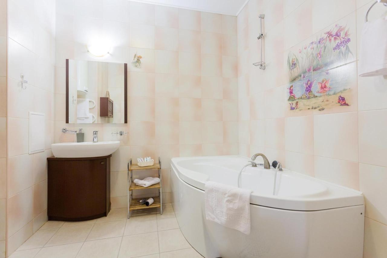 Navit Apartments With Breakfast, Near The Railway Station, The City Center, The Park Kiev Eksteriør bilde