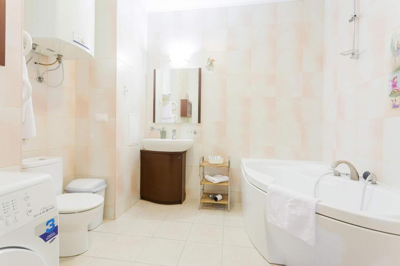 Navit Apartments With Breakfast, Near The Railway Station, The City Center, The Park Kiev Eksteriør bilde